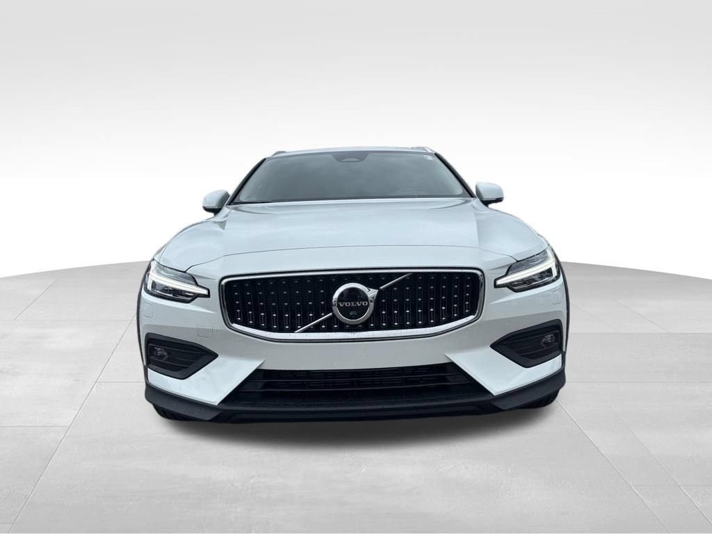 New 2026 Volvo V60 B5 Cross Country Plus w/ Protection Package Premier AWD/4WD image 8