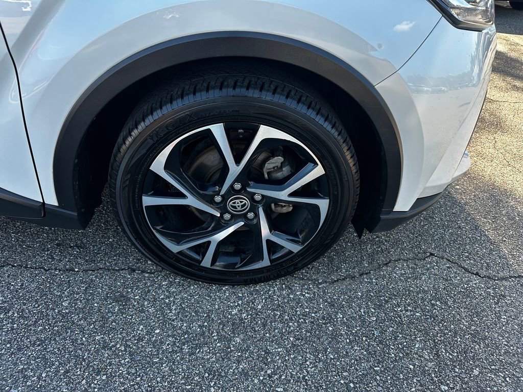Used 2020 Toyota C-HR XLE image 12