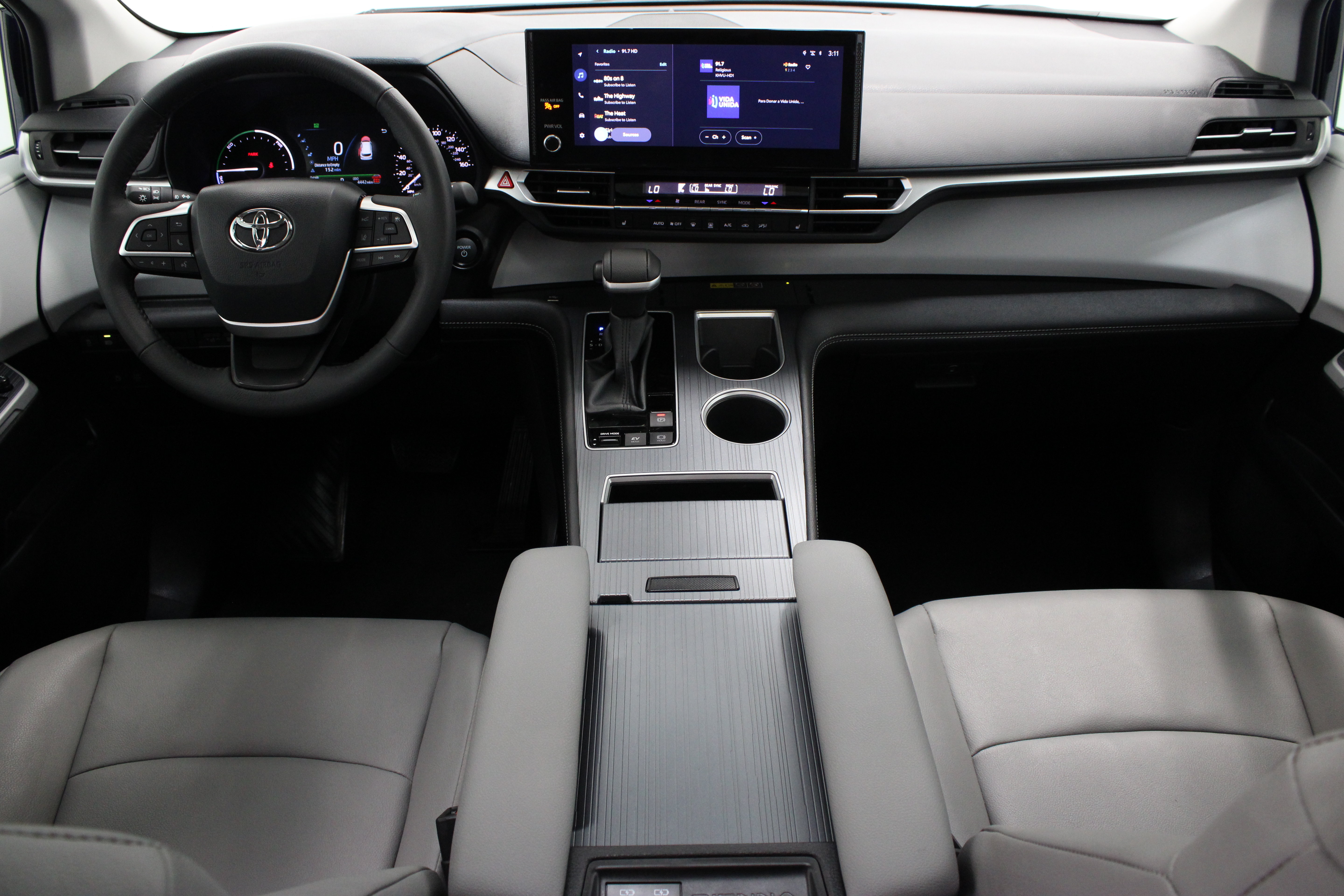 Certified 2026 Toyota Sienna XLE FWD image 30