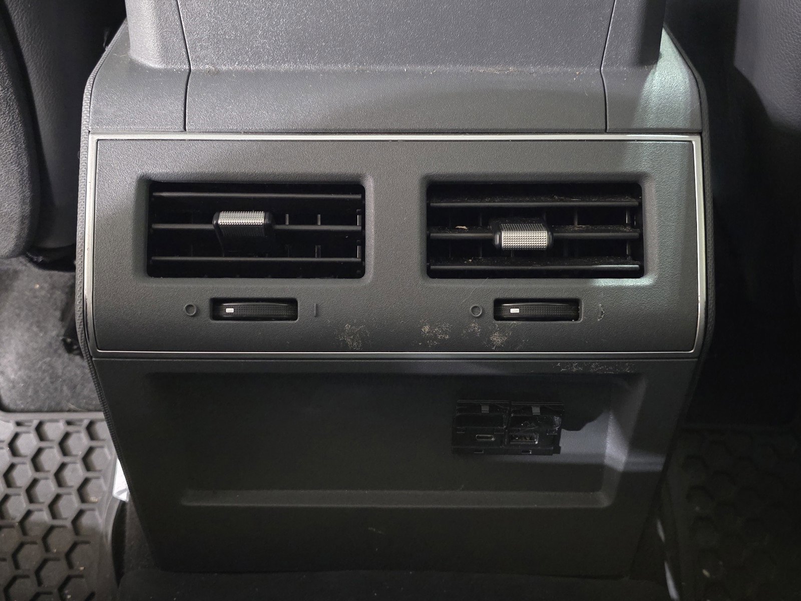 Used 2024 INEOS Grenadier Fieldmaster Edition image 12