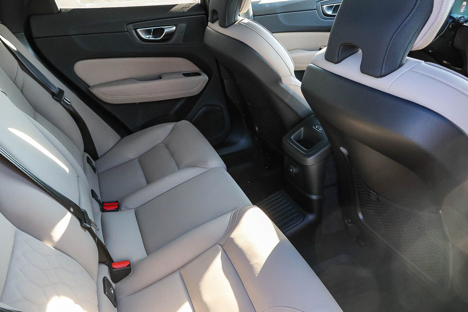 New 2026 Volvo XC60 T8 Plus w/ Climate Package image 20