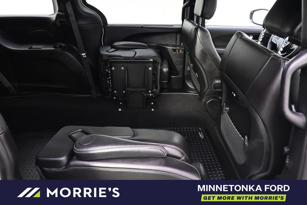 Used 2026 Chrysler Pacifica Select FWD image 19