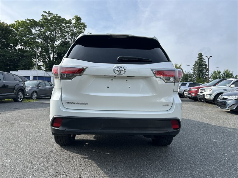 Used 2016 Toyota Highlander LE AWD/4WD image 5