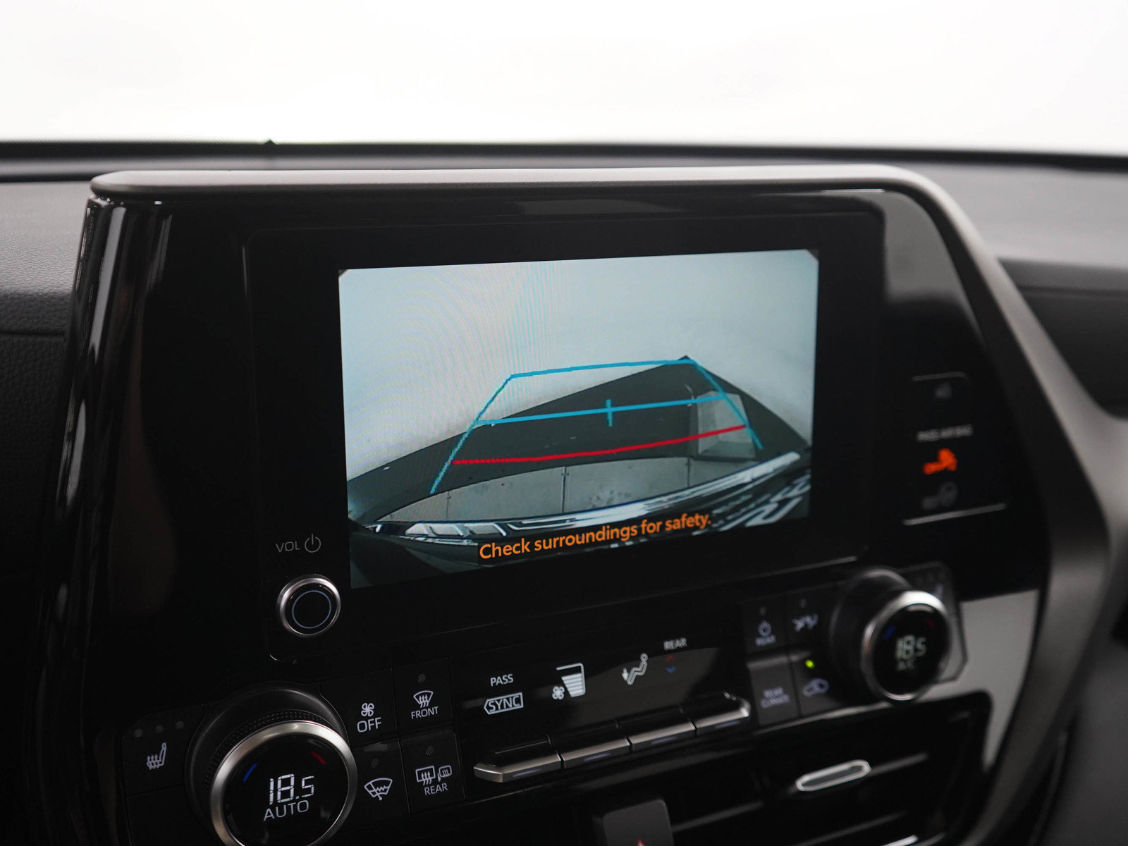 Used 2025 Toyota Highlander XLE AWD/4WD image 23