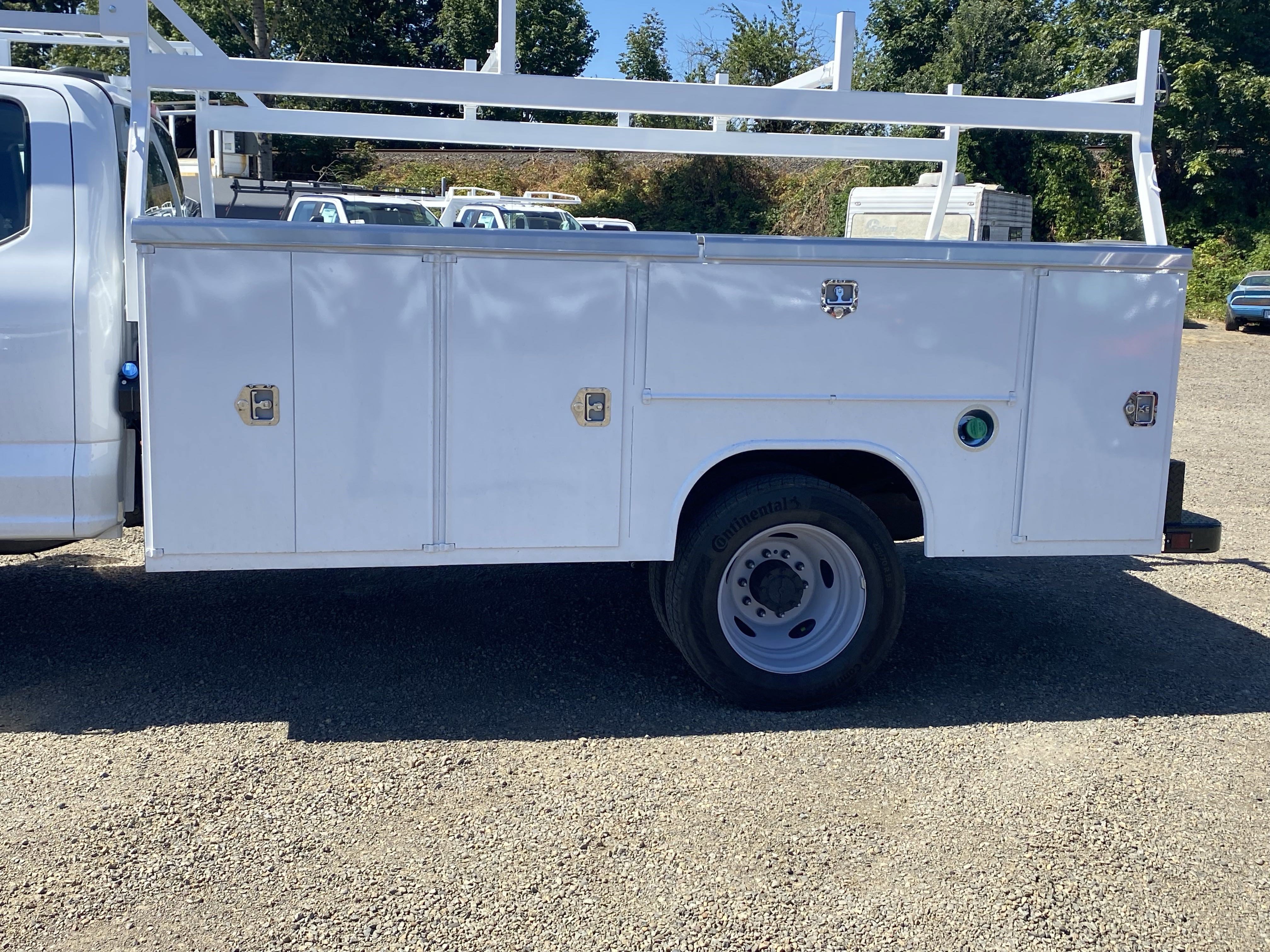 New 2025 Ford F550 4x4 SuperCab Super Duty image 9