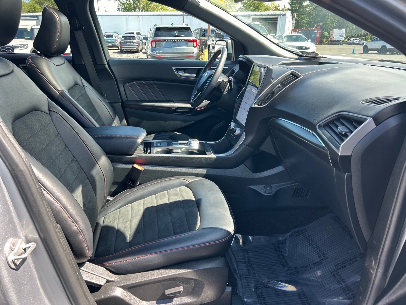 Used 2022 Ford Edge ST-Line w/ Class II Trailer Tow Package AWD/4WD image 18
