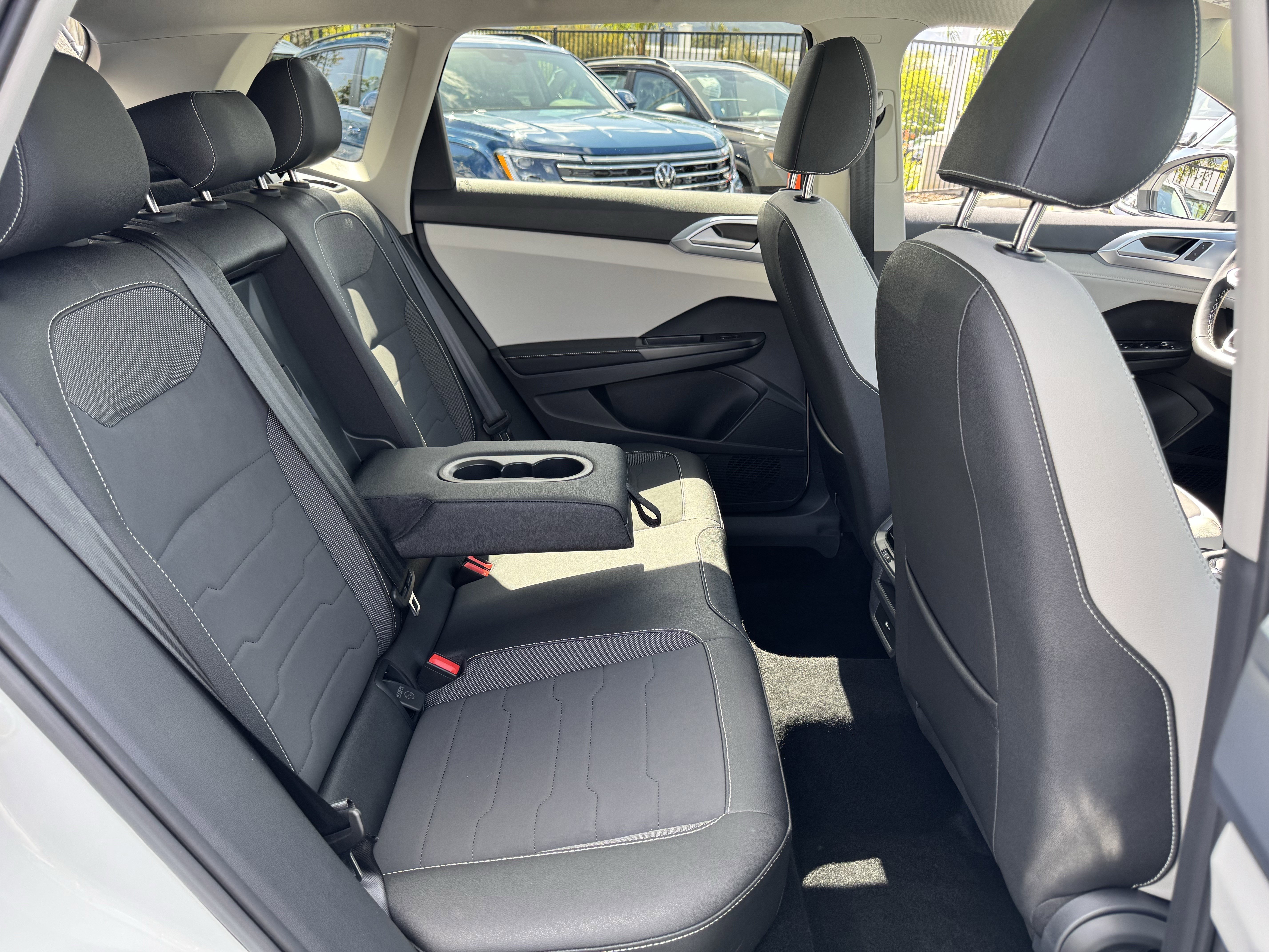 Used 2025 Volkswagen Taos SE FWD image 35