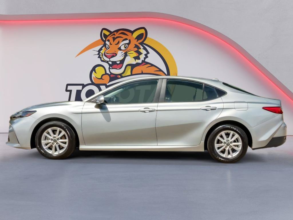 Used 2026 Toyota Camry LE FWD image 8