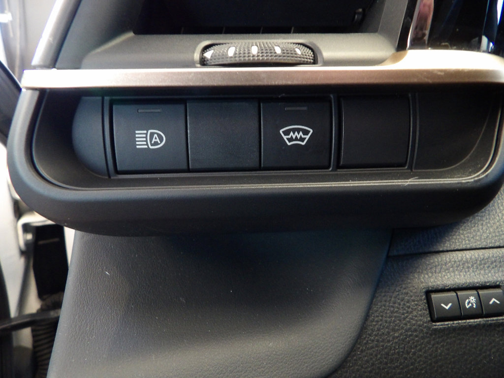 Used 2023 Toyota Crown XLE image 27