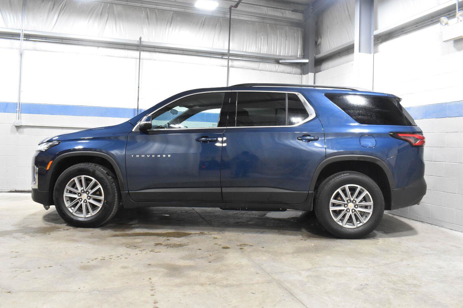 Used 2023 Chevrolet Traverse LT FWD image 24