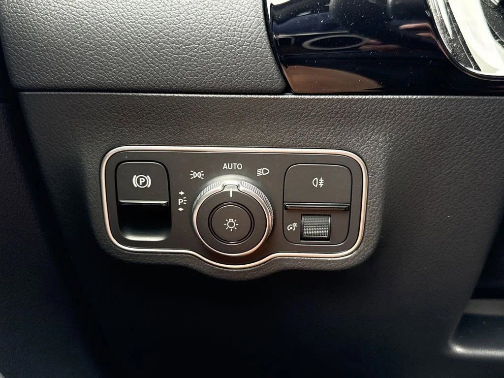 Certified 2025 Mercedes-Benz GLA 250 image 27