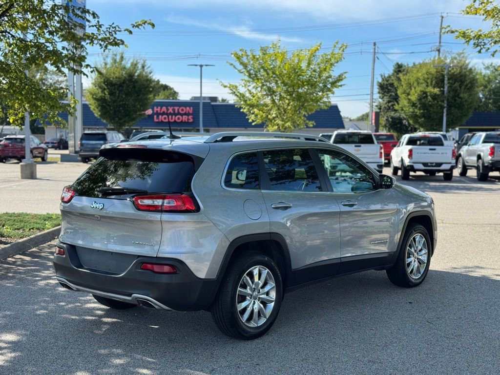 Used 2017 Jeep Cherokee Limited image 5