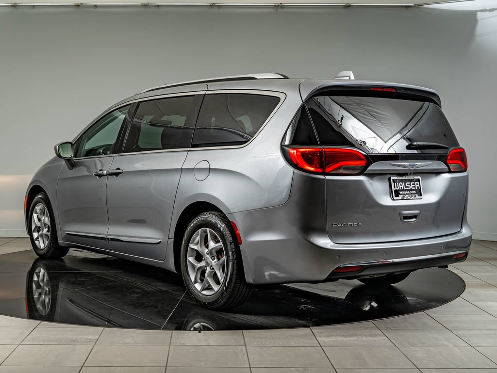 Used 2018 Chrysler Pacifica Touring-L Plus w/ Tire & Wheel Group FWD image 7