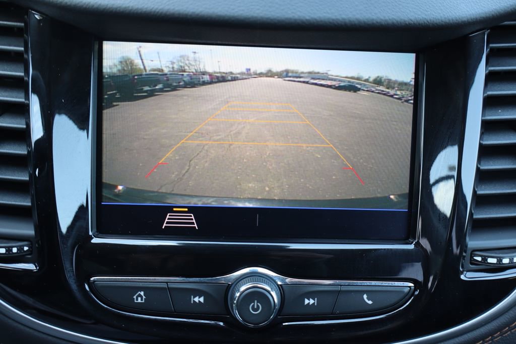 Used 2022 Chevrolet Trax LT w/ LT Convenience Package image 11