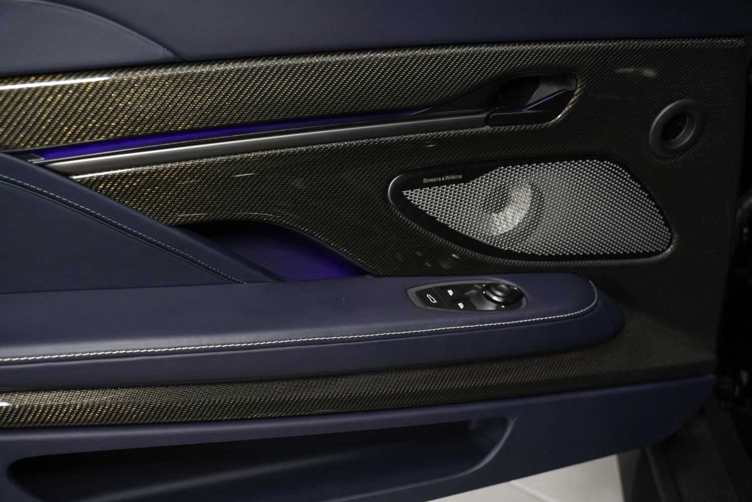 Used 2025 Aston Martin Vanquish RWD image 46