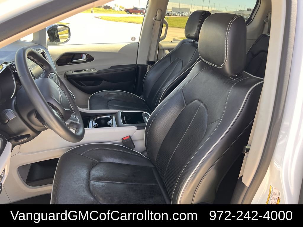 Used 2023 Chrysler Pacifica Limited image 24