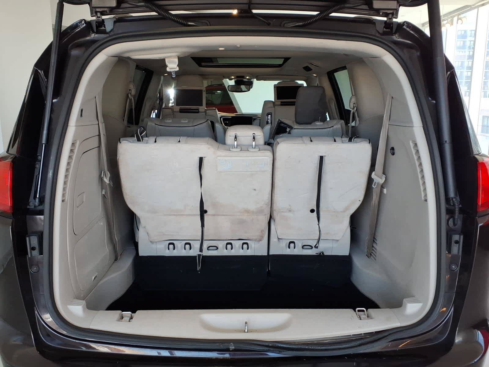 Used 2018 Chrysler Pacifica Limited w/ Advanced Safetytec Group FWD image 18