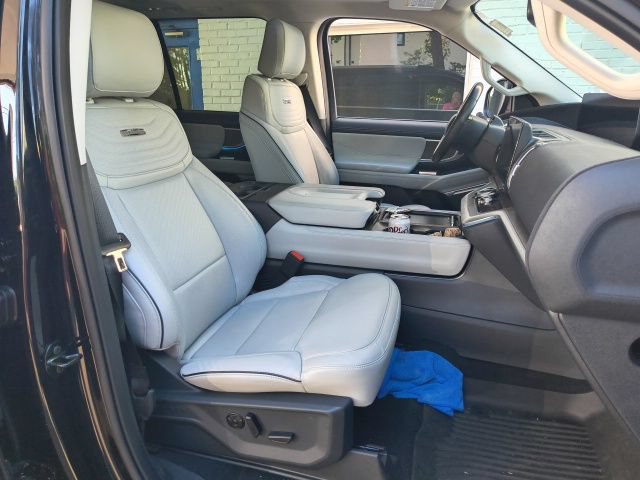Certified 2025 Ford Expedition Platinum w/ Platinum Ultimate Package AWD/4WD image 40