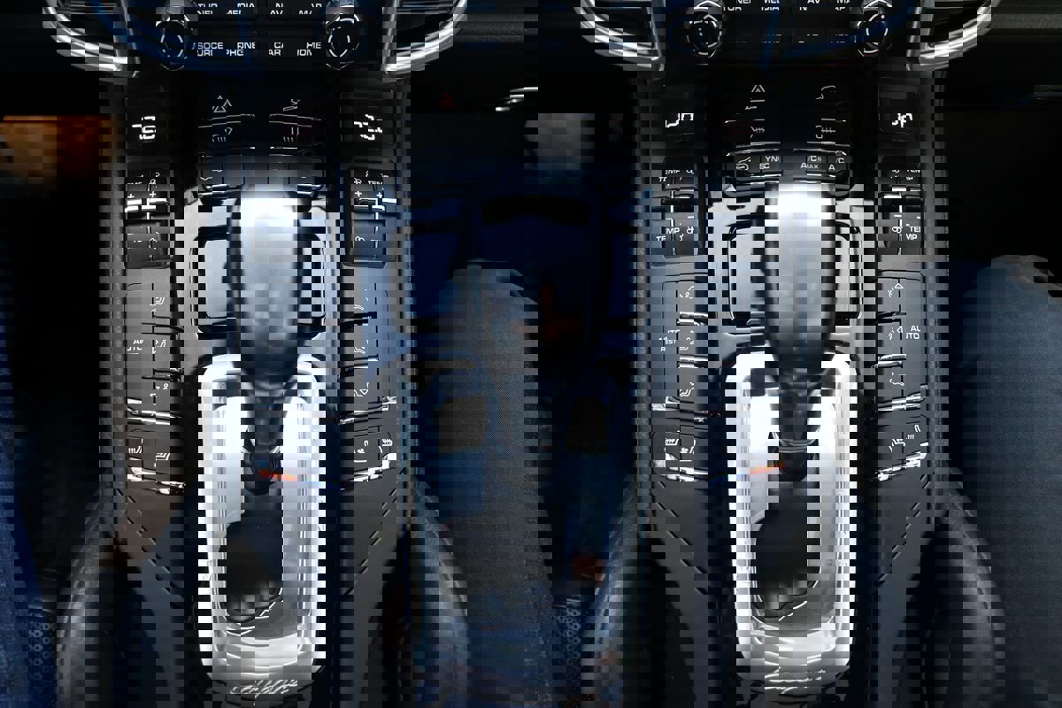 Used 2018 Porsche Cayenne Platinum Edition image 29