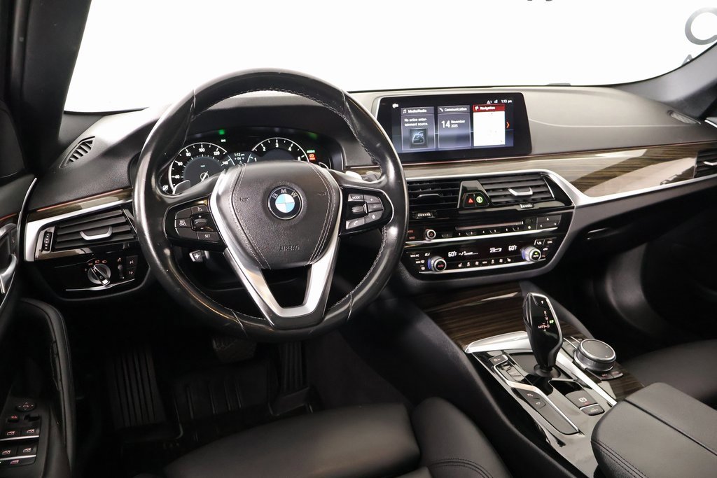 Used 2019 BMW 530i w/ Premium Package image 2