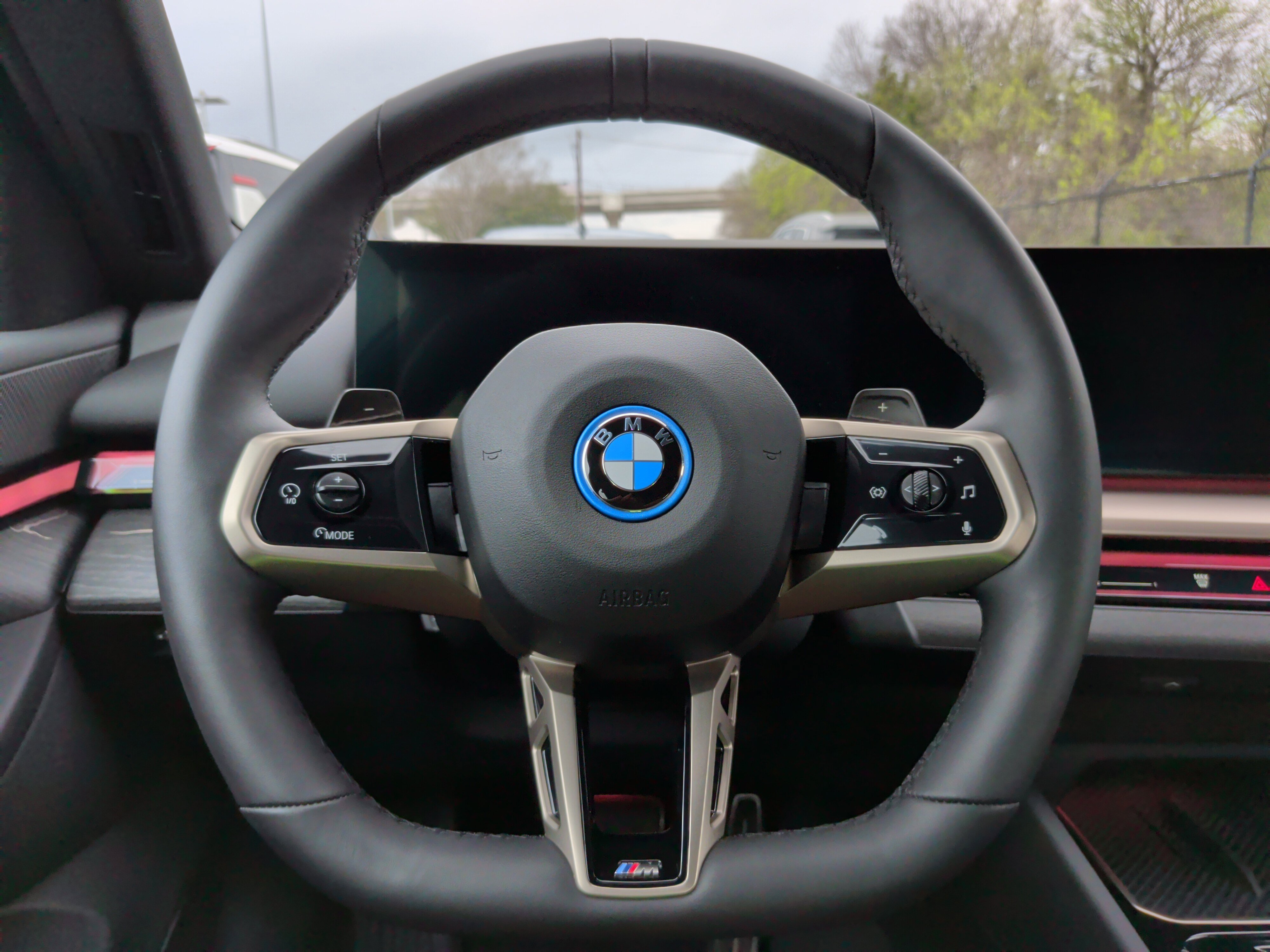 Certified 2025 BMW 550e xDrive w/ Executive Package image 22