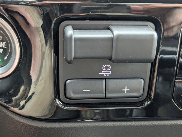 Used 2022 Chevrolet Silverado 1500 ZR2 w/ Technology Package image 24