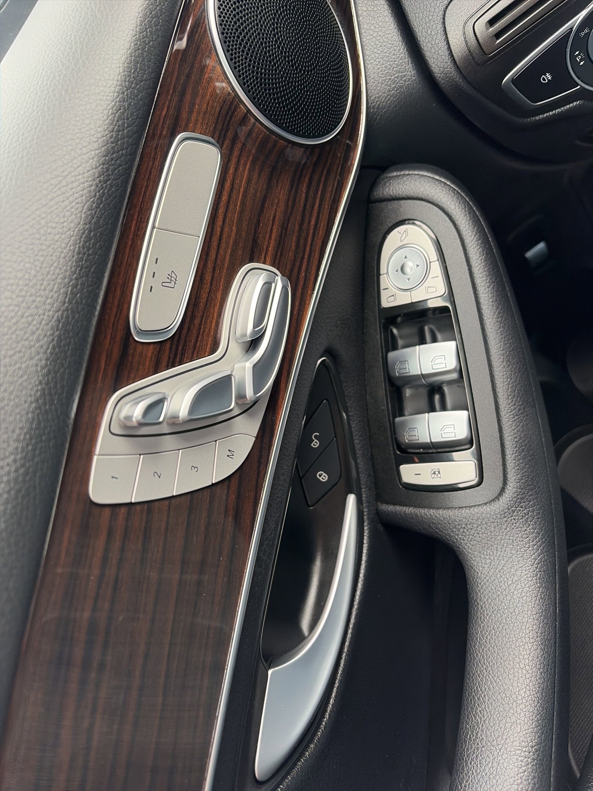 Used 2022 Mercedes-Benz GLC 300 4MATIC image 23