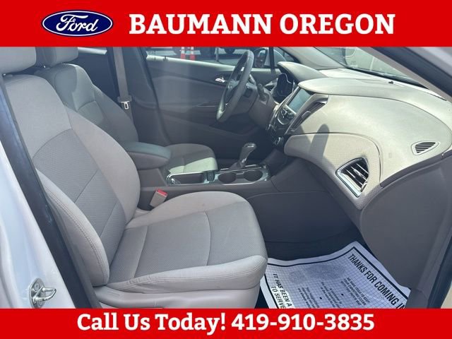 Used 2018 Chevrolet Cruze LT w/ Convenience Package FWD image 10