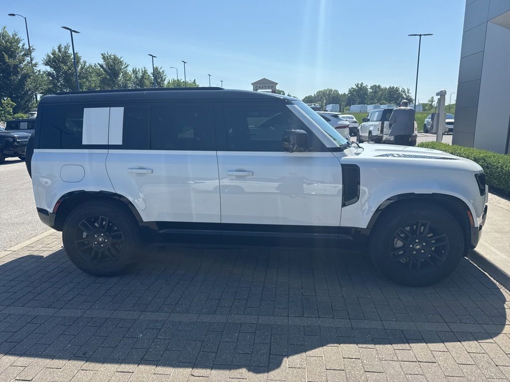 Certified 2025 Land Rover Defender 110 X-Dynamic SE AWD/4WD image 4
