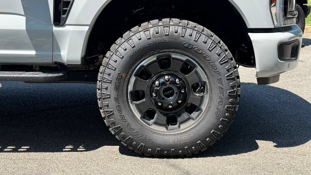 New 2026 Ford F250 Lariat w/ Tremor Off-Road Package AWD/4WD image 8