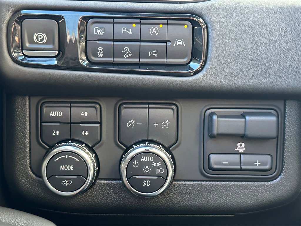 Used 2025 GMC Yukon XL AT4 Ultimate image 34