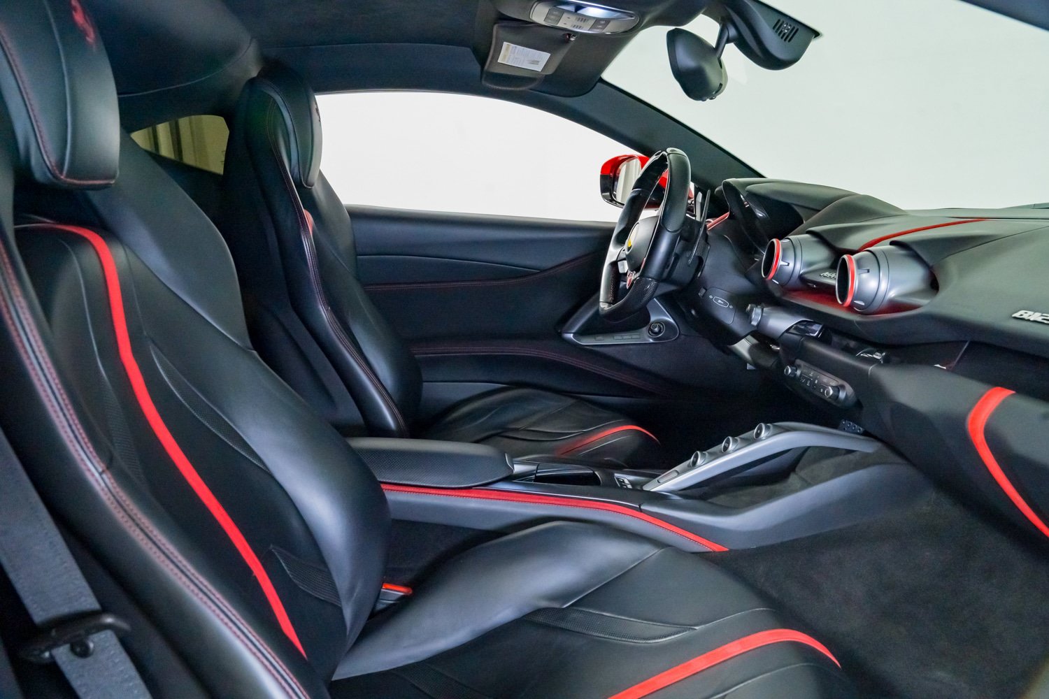 Used 2018 Ferrari 812 Superfast RWD image 25