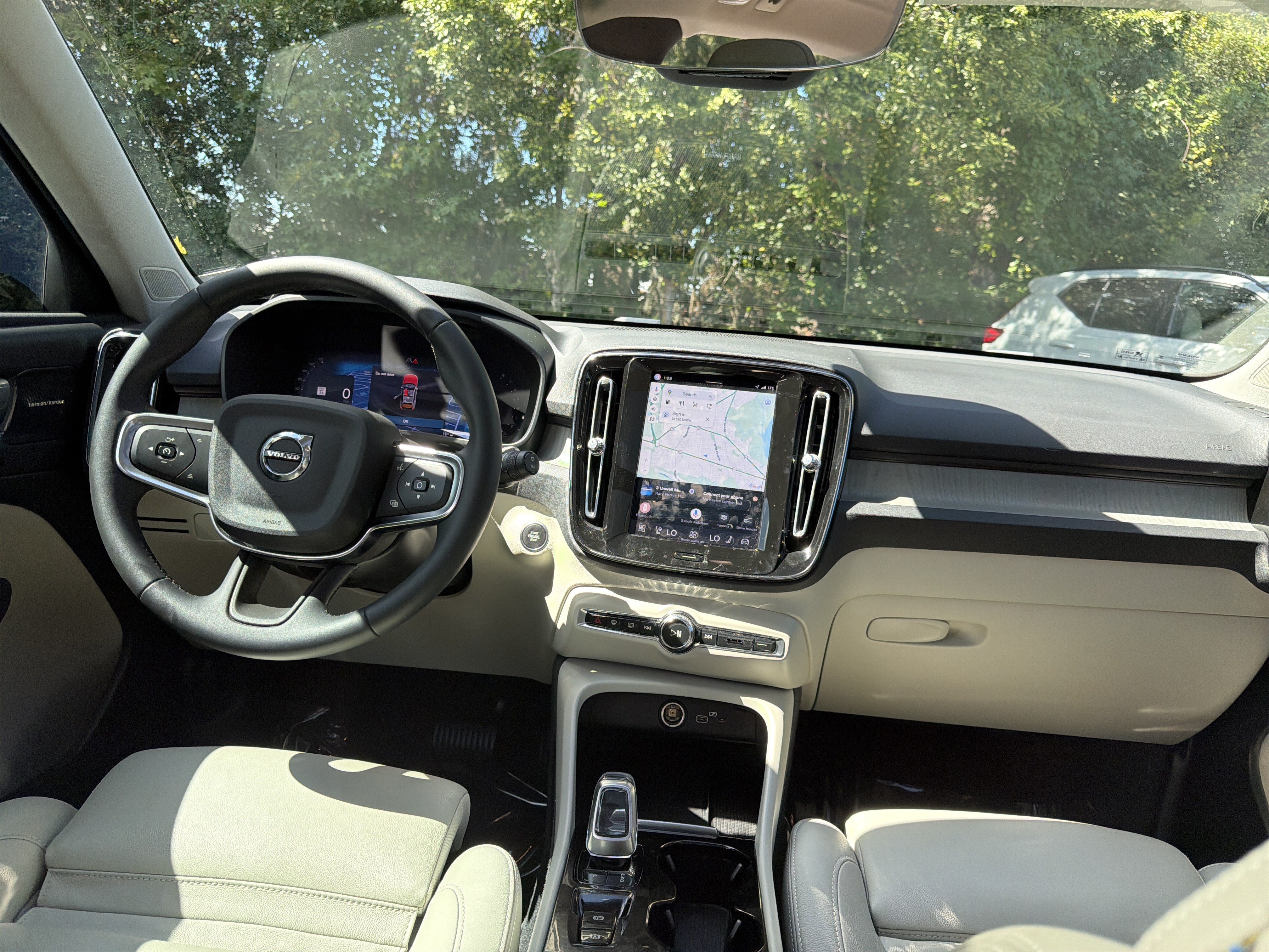 Certified 2024 Volvo XC40 B5 Ultimate w/ Protection Package Premier AWD/4WD image 30