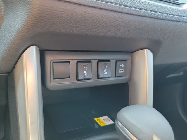 Used 2023 Toyota Corolla Cross XLE w/ Convenience Package FWD image 22