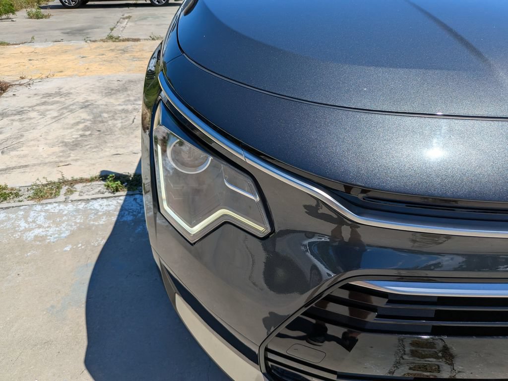 Certified 2025 Kia Niro EX Touring FWD image 10
