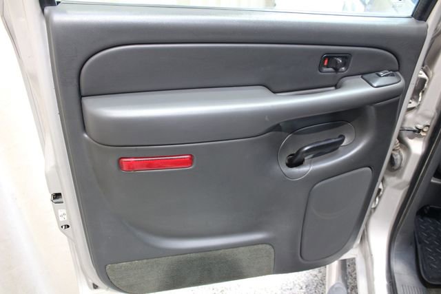 Used 2004 Chevrolet Silverado 2500 LS w/ Heavy-Duty Power Package image 27