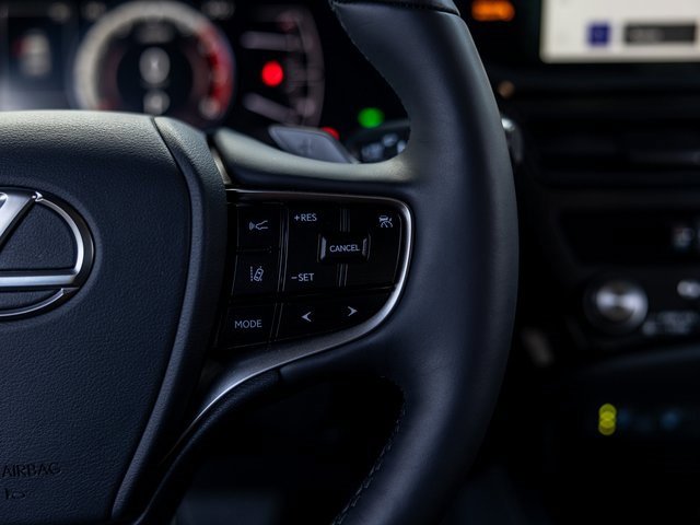 Used 2025 Lexus ES 300h w/ Premium Package image 42