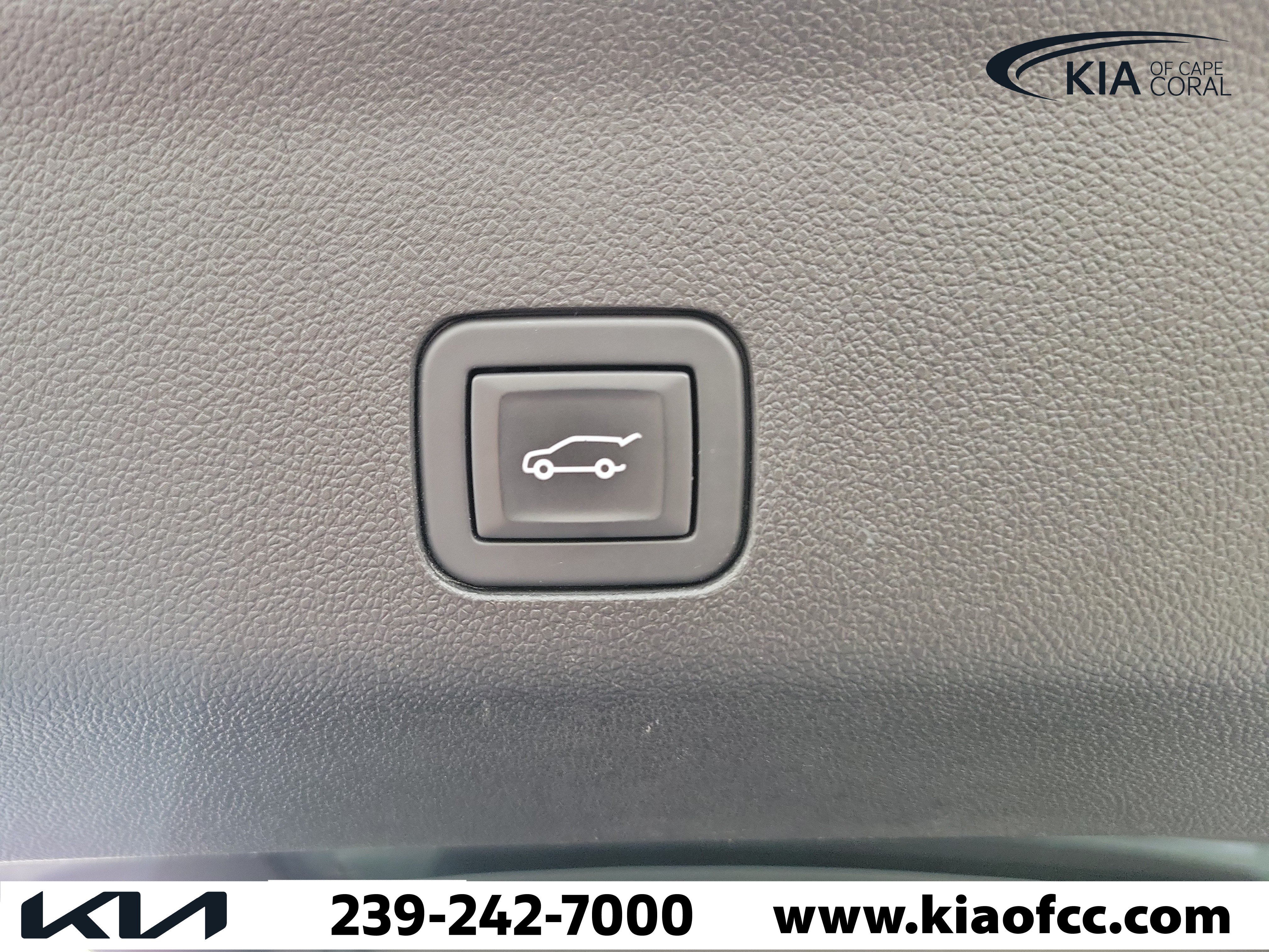 Used 2024 Chevrolet Suburban RST RWD image 12