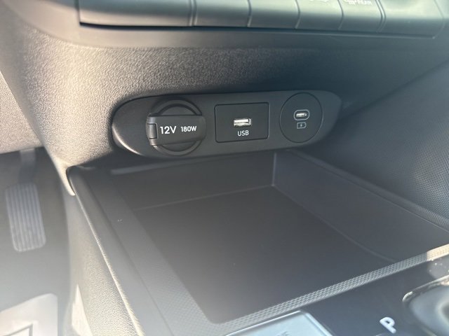 Certified 2025 Hyundai Elantra SE image 33