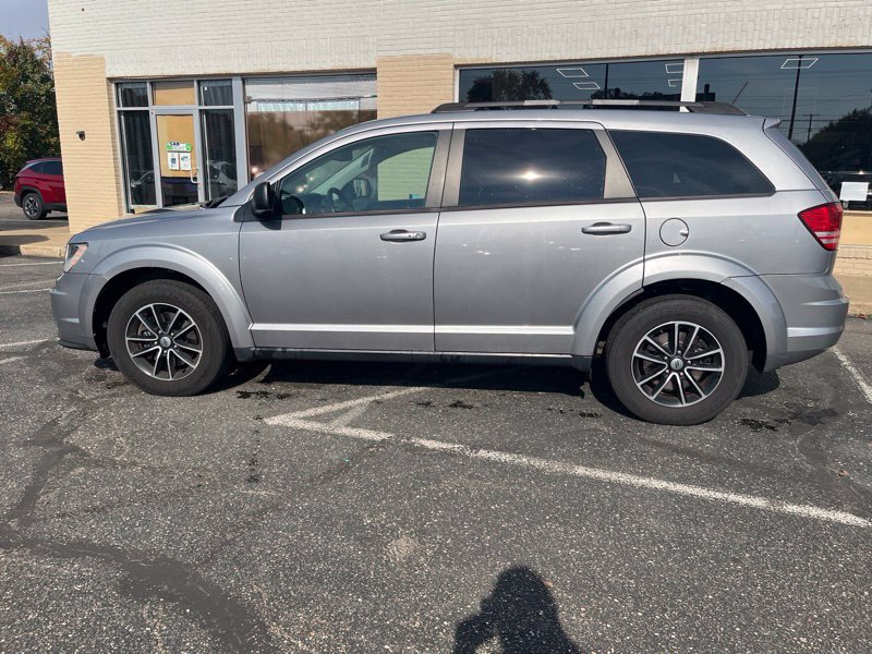 Used 2018 Dodge Journey SE w/ Connectivity Group FWD image 8