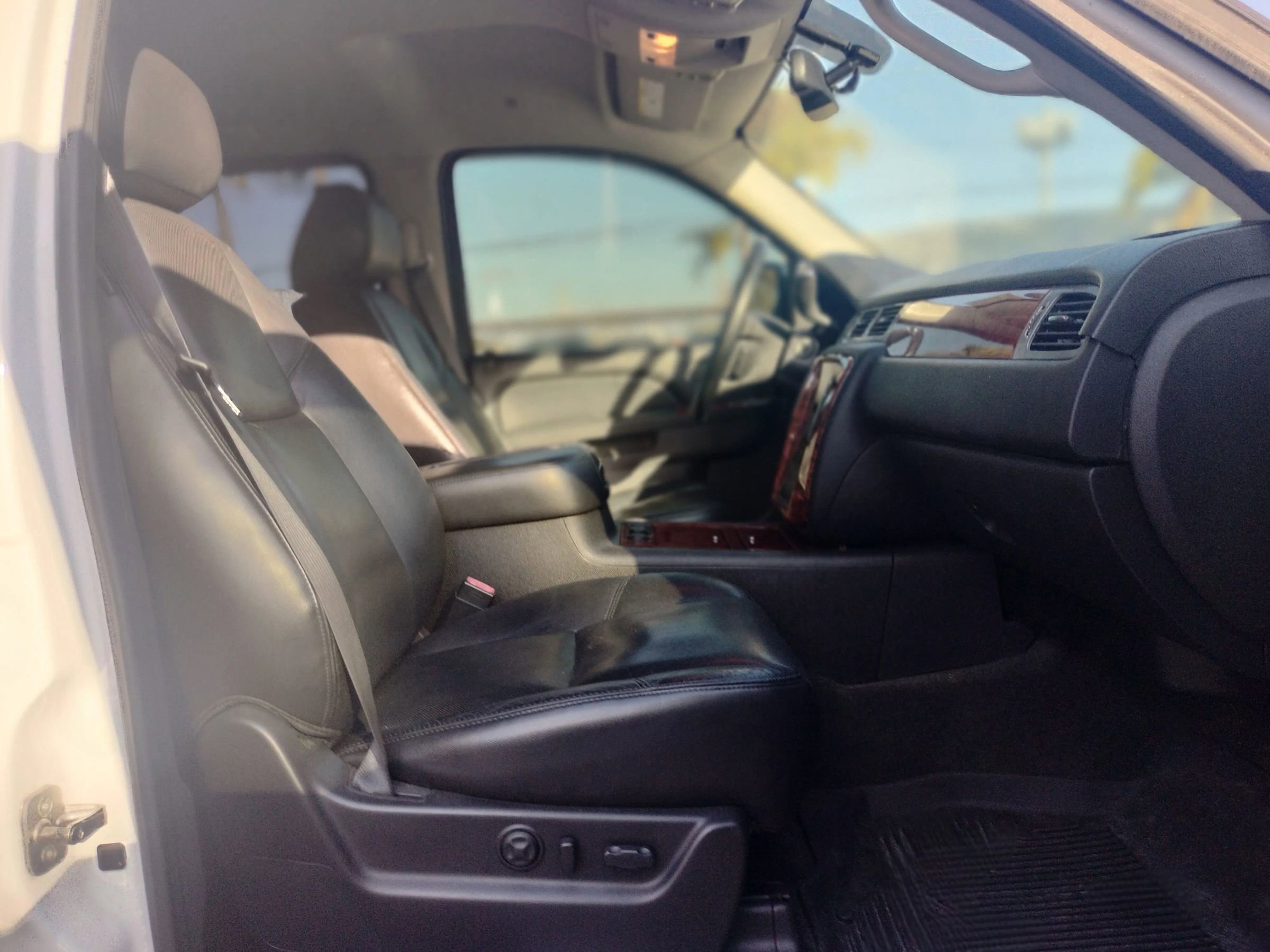 Used 2011 Chevrolet Avalanche LTZ image 19