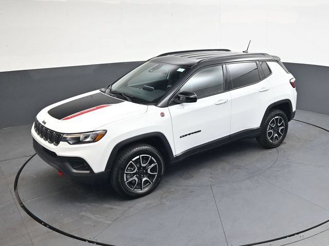 Used 2025 Jeep Compass Trailhawk AWD/4WD image 28