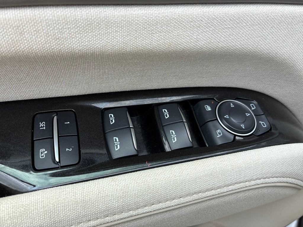 Used 2024 Cadillac Escalade Premium Luxury Platinum RWD image 9