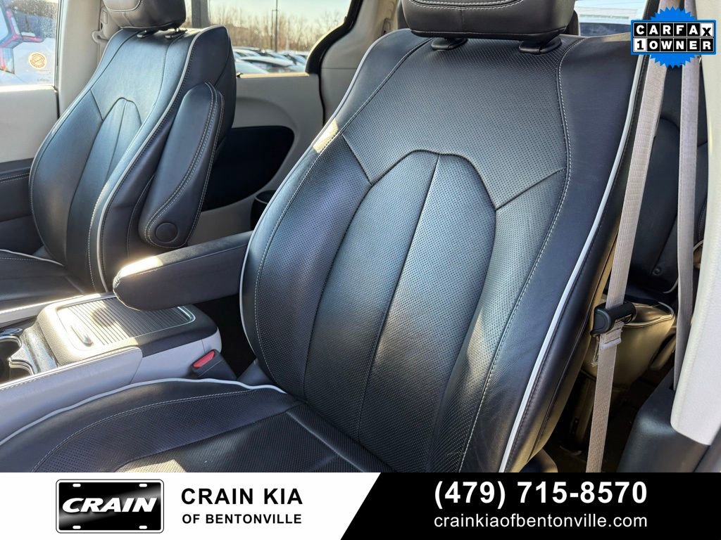 Used 2023 Chrysler Pacifica Limited image 24