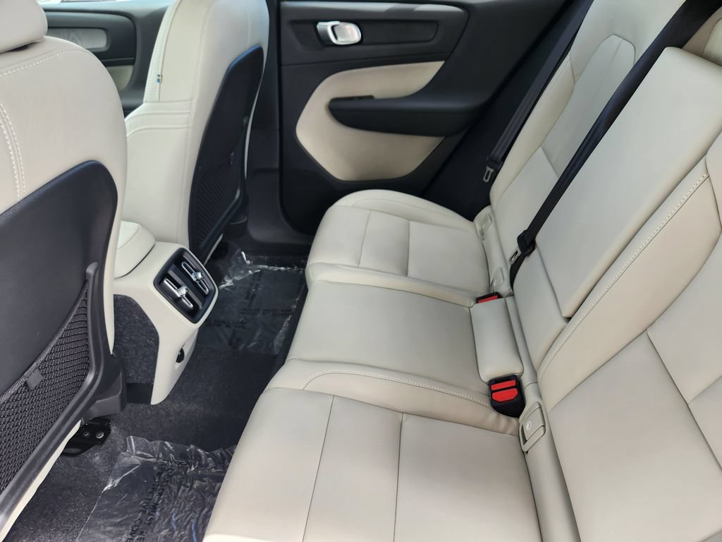 New 2026 Volvo XC40 B5 Plus w/ Protection Package Premier AWD/4WD image 19