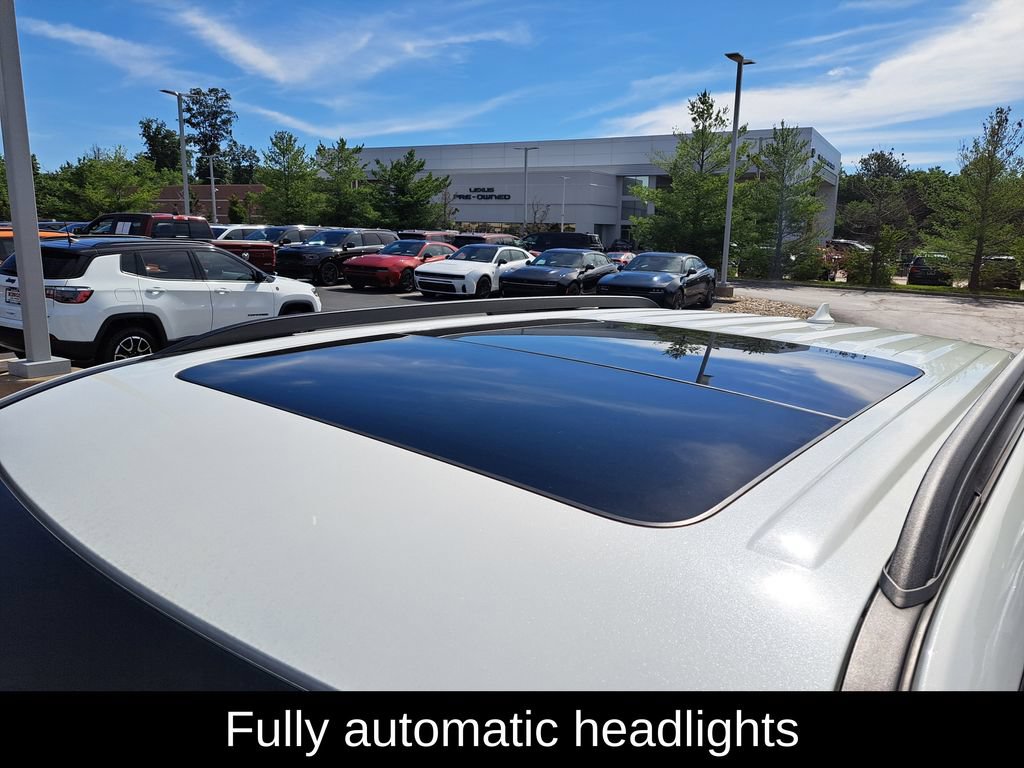 Used 2023 Ford Explorer XLT w/ Equipment Group 202A AWD/4WD image 9