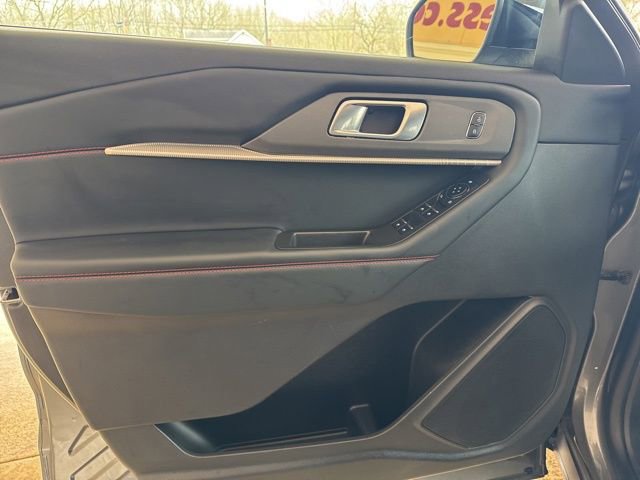 Used 2025 Ford Explorer ST-Line w/ ST-Line Street Pack image 14