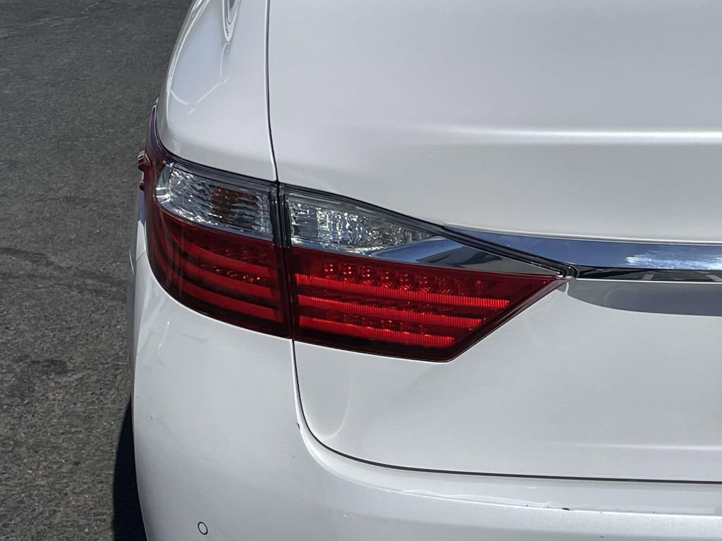 Used 2014 Lexus ES 350 350 w/ Luxury Package image 18