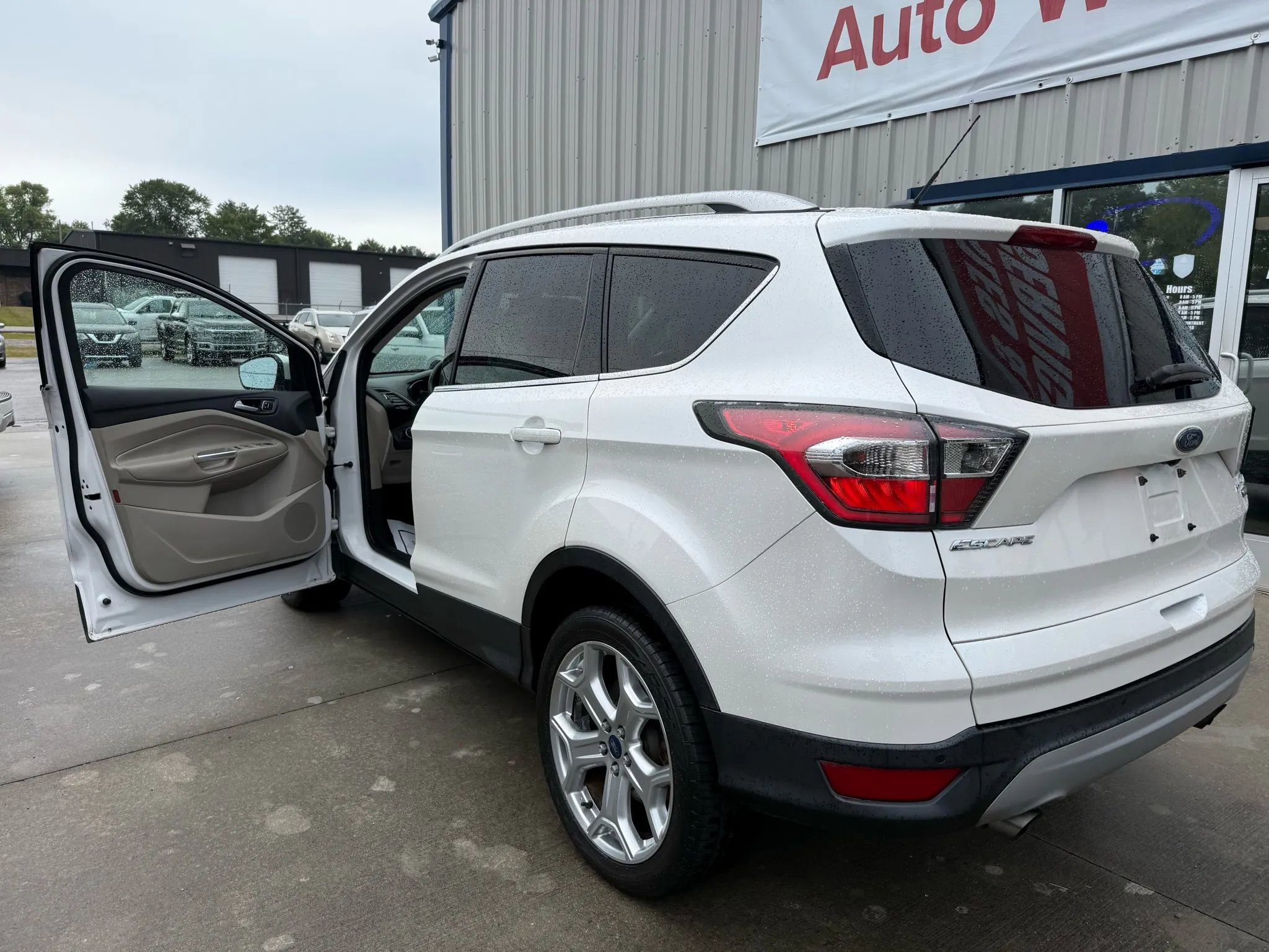 Used 2017 Ford Escape Titanium image 6