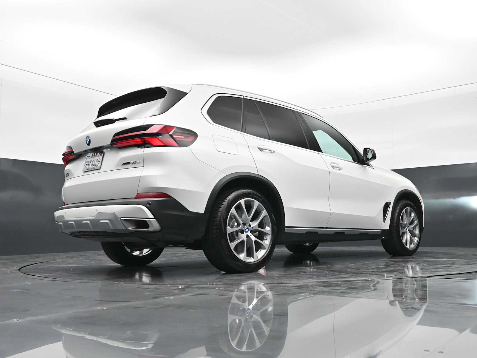 Used 2025 BMW X5 xDrive50e w/ Executive Package AWD/4WD image 29